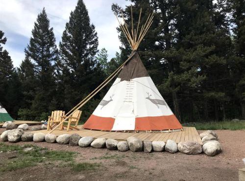 Cozy Native American Tipi with Resort Amenities near Boulder, Montana