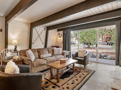 Cozy Pet Friendly Big Bear Cabin