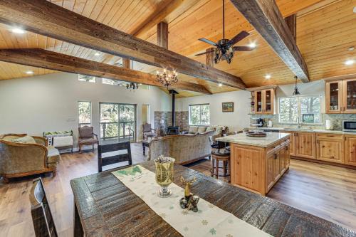 Cozy Pine Mountain Club Cabin w/Large Deck