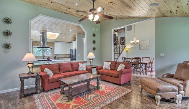 Cozy Pinetop Retreat w/Yard & Heated Gazebo!