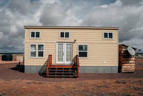Cozy Retreat: Glamping Getaway in a Tiny House near the Grand Canyon, AZ