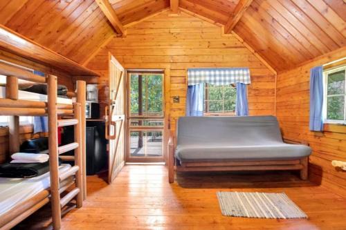 Cozy Rustic Cabin with Views