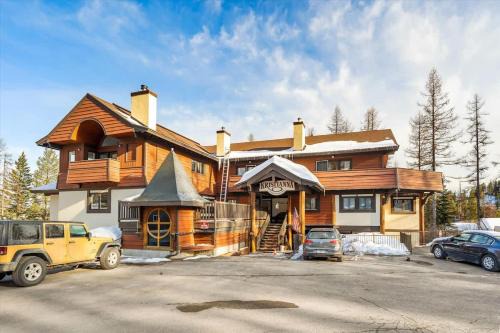 Cozy Ski-In Ski-Out Big Mountain Condo