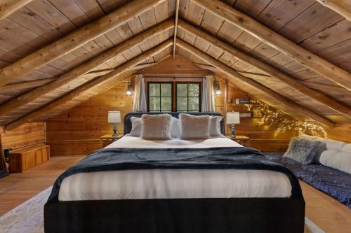Cozy Updated Cabin w Barrel Sauna EV Charger