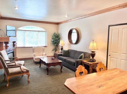Cozy Zermatt 2BR 2BA Villa with Pool & Kitchen -8385