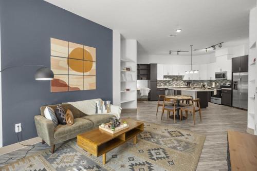 CozySuites at Town Lake
