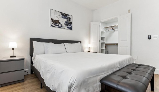 CozySuites Glendale by the stadium with pool 21