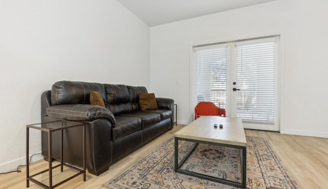 CozySuites Glendale by the stadium with pool 29