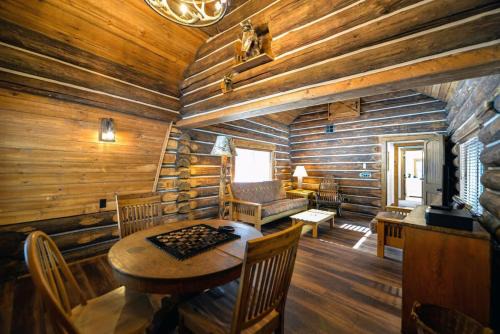 Creekside Cabin - Quiet Cabin 23 Minutes from Town