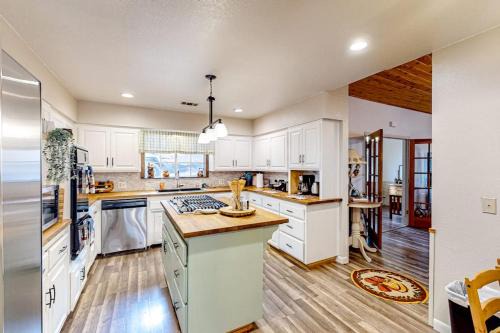 Creekside Cabin