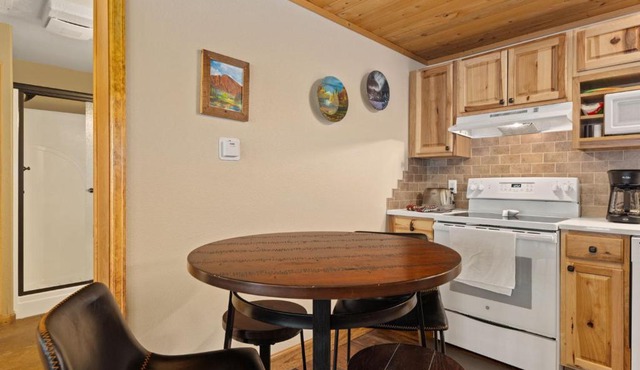 Creekside Suites 06 by Estes Park Condos