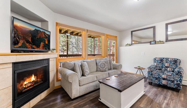 Creekside Suites 16 by Estes Park Condos