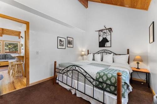 Creekside Suites 18 by Estes Park Condos