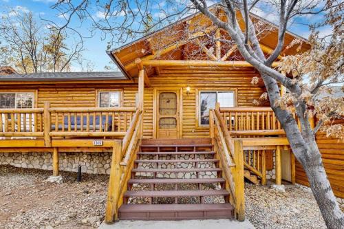 Crescenta Pines Resort Log Cabin~ Hot Tub~ Games~