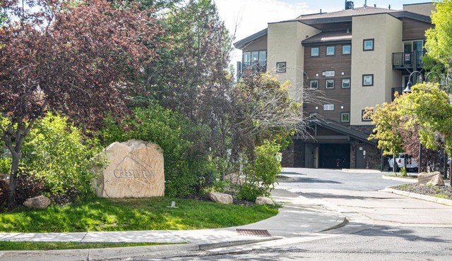 Crestview Condominiums by All Seasons Resort Lodging