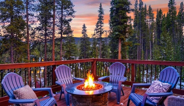 Crown Ridge Retreat by AvantStay