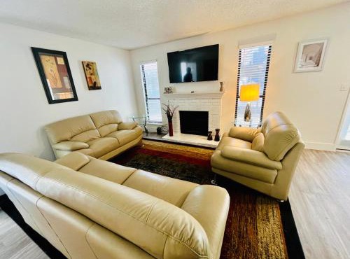 Cute 2 Bedroom 2 Bath 2 mile Strip5