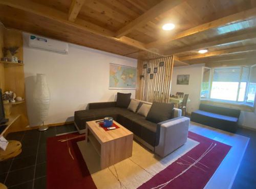 Cute lodge in Zeta