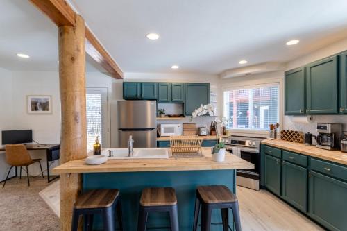 Cute modern 2 bed retreat, a perfect basecamp
