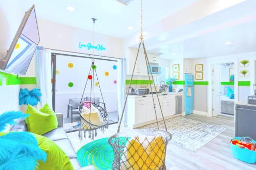 D - Hip NoHo 2BR Pad - Universal 15m - FIFA World Cup SoFi - Patio & Parking