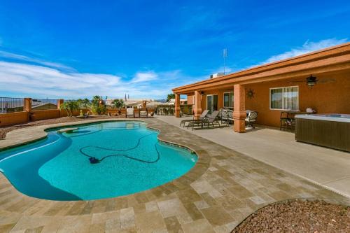 Date Row Gem - Pool, Spa, Corner Lot, BBQ, Comfort
