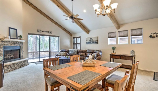 Deck & Game Room: Spacious Pinetop Cabin!
