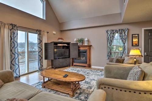 Deck, Lake Views! Group Getaway in Osage Beach