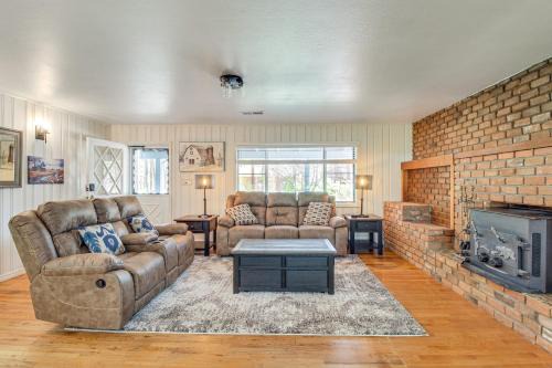 Deck + Pool Table: Pinetop-Lakeside Nature Escape