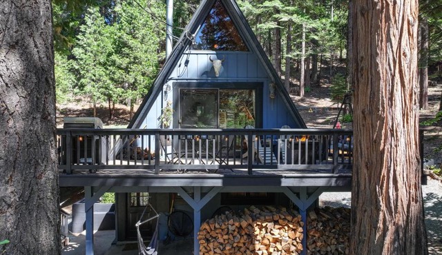 Decks, Grills + Fire Pit: Camp Connell Hideaway!