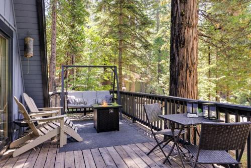 Decks, Grills + Fire Pit: Camp Connell Hideaway!