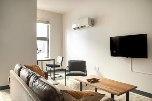 Deer District Studio Apt - One Block from Fiserv and Baird