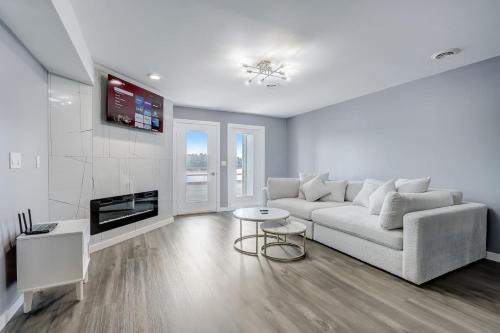 Dells Lakefront Luxe Haven