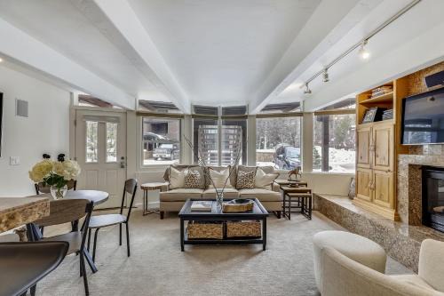 Deluxe Condo with Big Windows Downtown Aspen