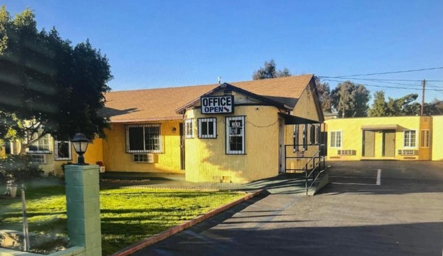 Deluxe Motel