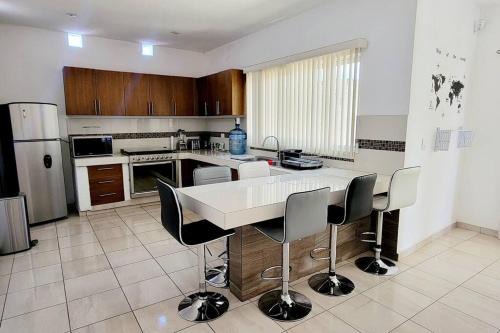 Departamento centrico - con todos los servicios - Facturamos