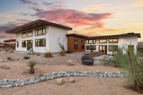 Desert Contemporary Compound - Large Modern Oasis