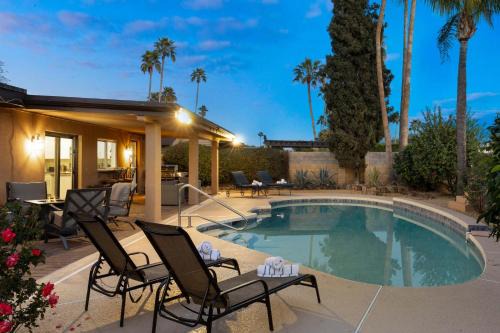 Desert Nights Retreat Pool & Firepit
