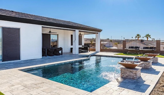 Desert Oasis a McCulloch Pool Home