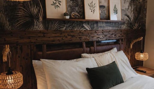 Designer Hideaway Private Patio near Wicker Park