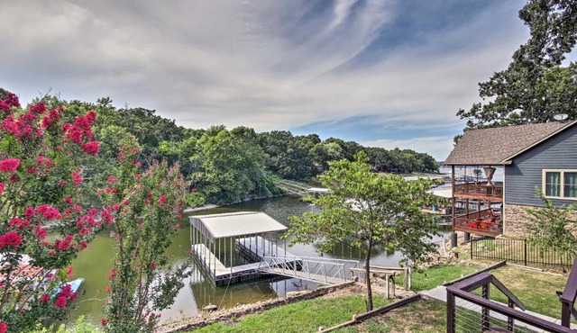 Dock, Deck & Boat Slip: Lakefront Eucha Home
