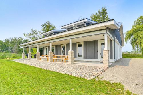 Dock & Panoramic Bay Views: Oconto Retreat!