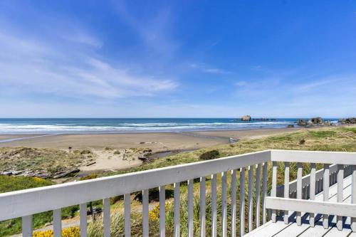 Dog-friendly oceanfront home with beach access and large deck-EV charger