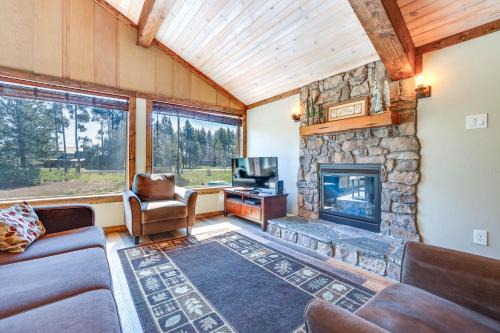 Donnelly Cabin w/Fire Pit: 5 Mi to Boat & Ski!