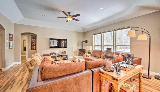 Donnelly Vacation Rental Near Lake Cascade!