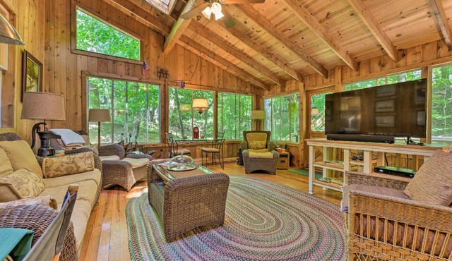 Douglas 'Whispering Winds' Cottage w/Beach!