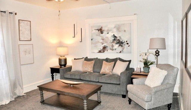 Downtown 1 Bedroom Charmer - Walk, Bike, Enjoy!