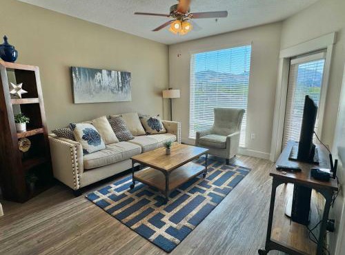 Downtown Condo with Mountain Views