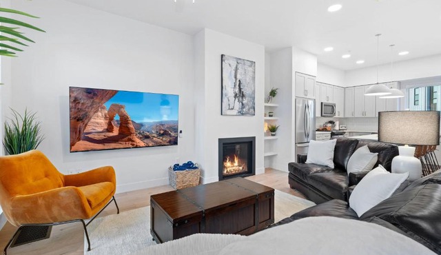 Downtown Lux Townhouse 3BD 3BA