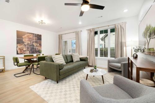Downtown Luxe-Easy half a mi walk to DT New-Modern
