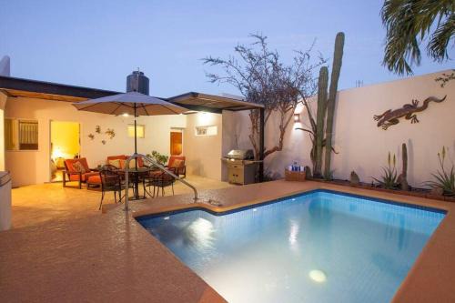 Downtown, private Pool, Walk to malecón